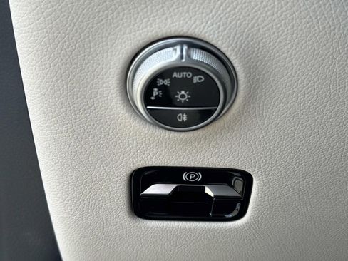 New 2026 Mercedes-Benz GLC 300 image 13