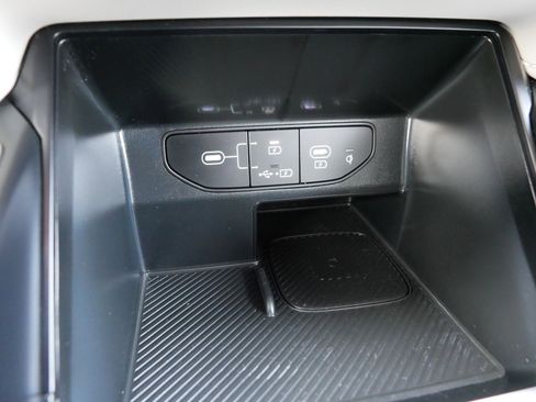 Certified 2025 Kia Sorento S image 33