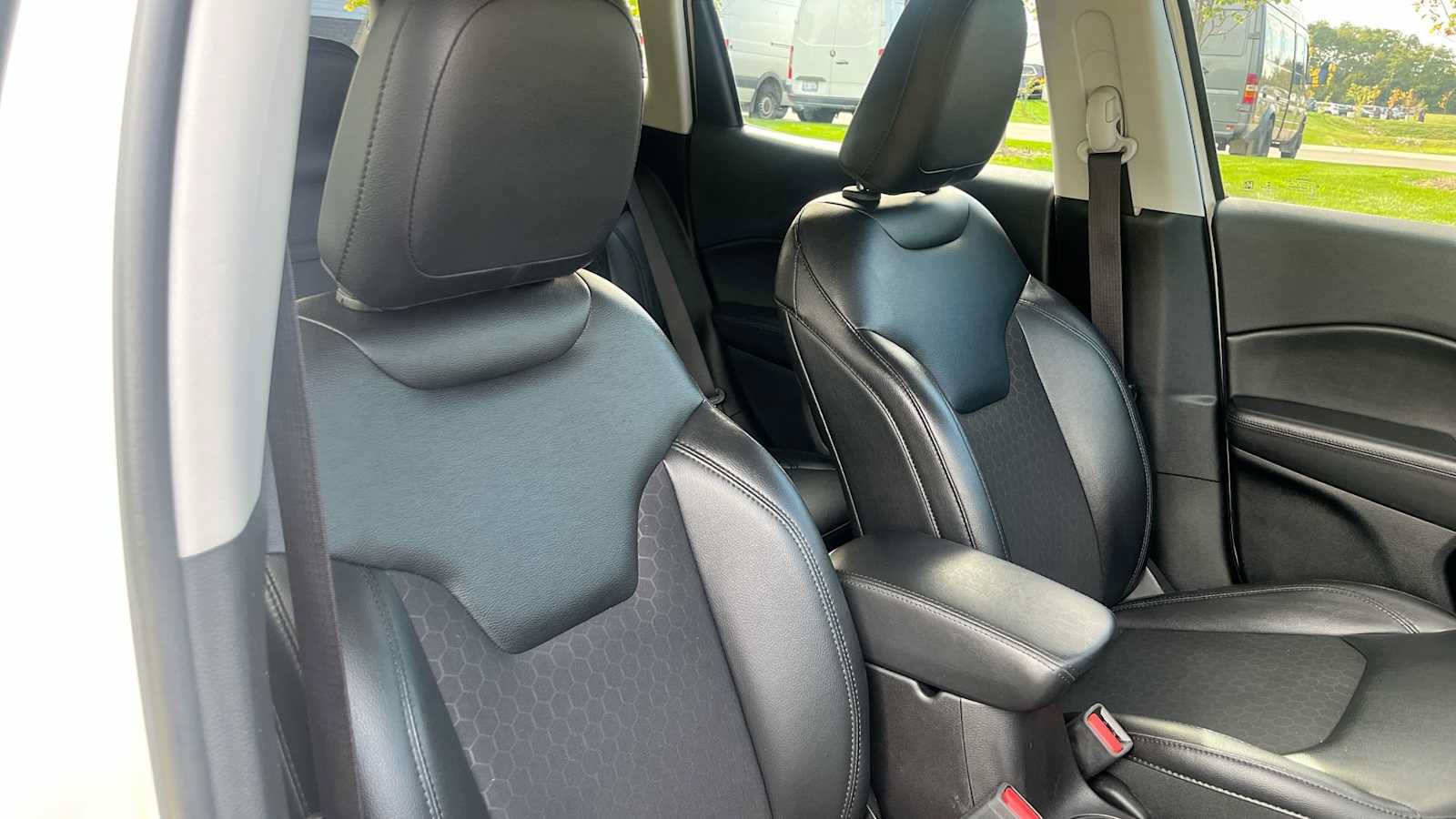 Used 2018 Jeep Compass Latitude w/ Popular Equipment Group FWD image 36