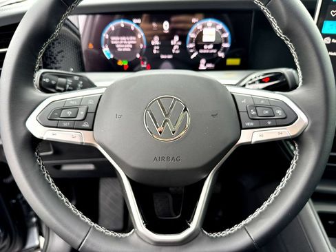 New 2026 Volkswagen Tiguan SE FWD image 12