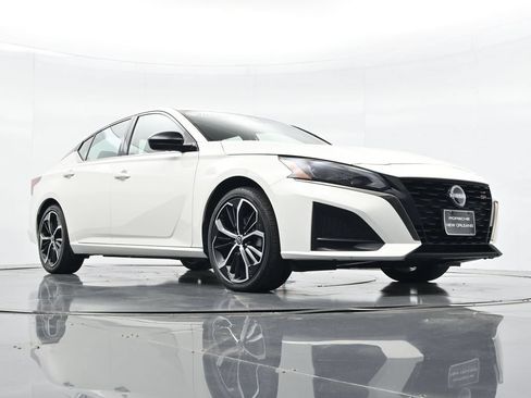 Used 2025 Nissan Altima 2.5 SR FWD image 17