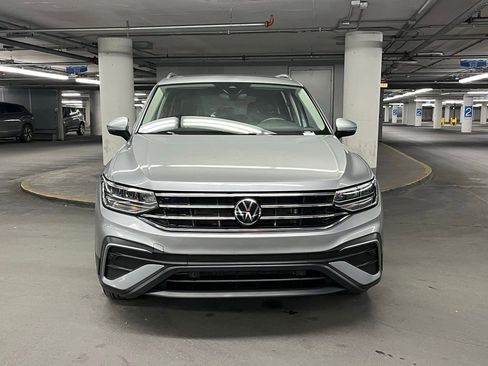 Used 2023 Volkswagen Tiguan SE w/ Panoramic Sunroof Package image 32