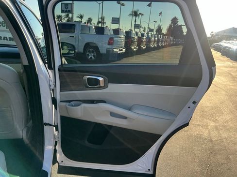 Used 2023 Kia Sorento EX w/ Panoramic Sunroof Package FWD image 44