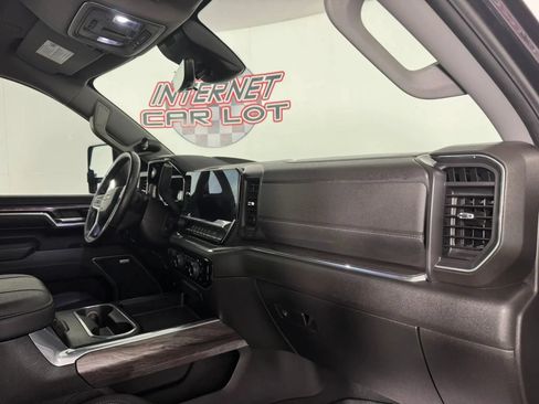 Used 2024 Chevrolet Silverado 2500 LTZ w/ LTZ Premium Package AWD/4WD image 12