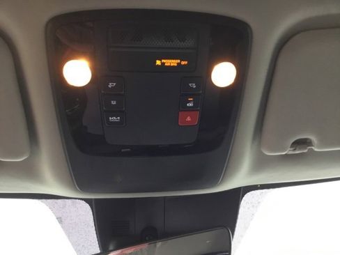 Used 2024 Kia Carnival SX image 28