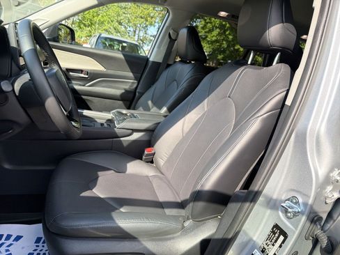 Used 2024 Toyota Grand Highlander AWD image 13