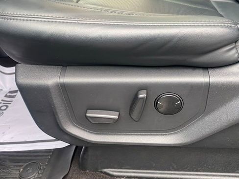 Used 2023 Ford Expedition XLT image 16