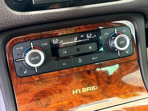 Used 2012 Volkswagen Touareg Hybrid image 30