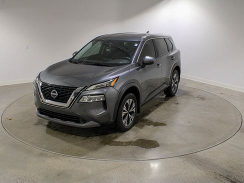 Used 2023 Nissan Rogue SV image 1