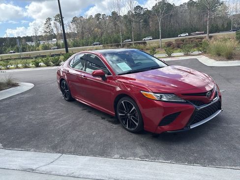 Used 2020 Toyota Camry XSE image 5