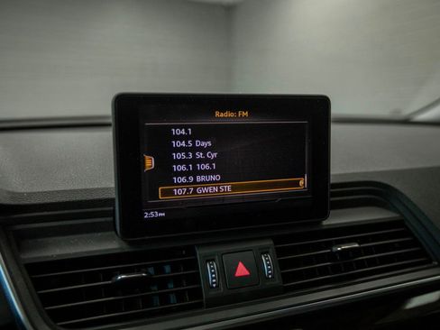 Used 2018 Audi Q5 2.0T Premium w/ Convenience Package AWD/4WD image 19
