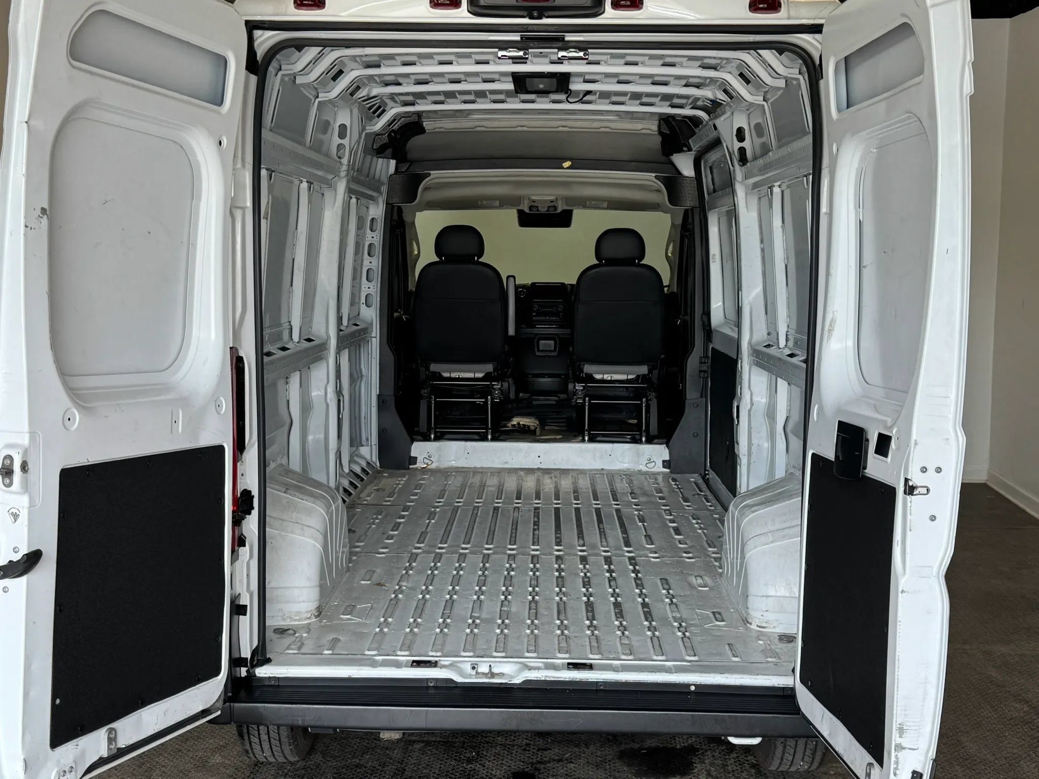Used 2024 RAM ProMaster 2500 w/ Convenience Group FWD image 26