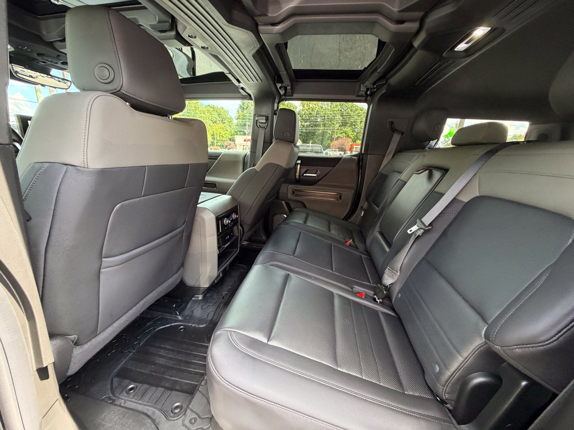 Used 2024 GMC Hummer EV 2X w/ Extreme Off-Road Package AWD/4WD image 15