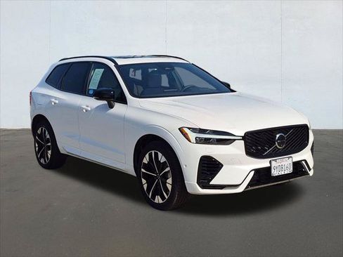 Used 2026 Volvo XC60 T8 Plus w/ Climate Package PRO AWD/4WD image 3