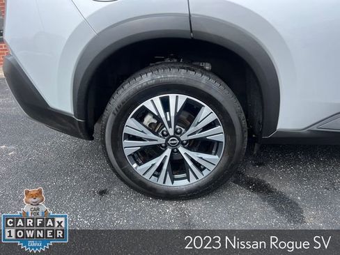 Used 2023 Nissan Rogue SV image 14