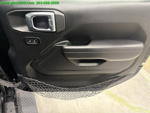 Used 2018 Jeep Wrangler Sport AWD/4WD image 18