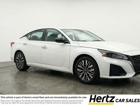 Used 2025 Nissan Altima 2.5 SV FWD image 1