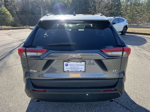 Used 2021 Toyota RAV4 LE image 6