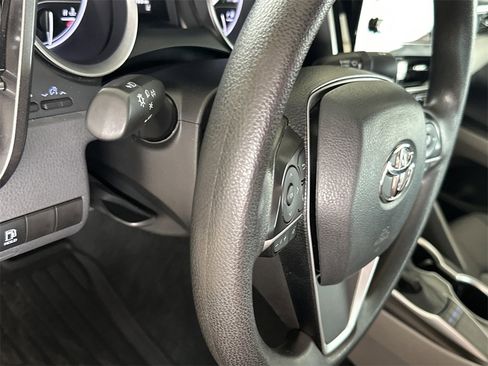 Used 2022 Toyota Camry LE image 19