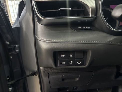 Used 2021 Toyota Highlander Platinum AWD/4WD image 16