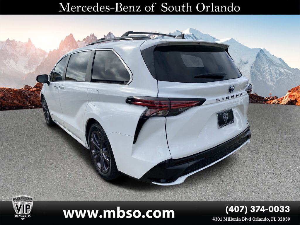 Used 2021 Toyota Sienna XSE FWD image 18