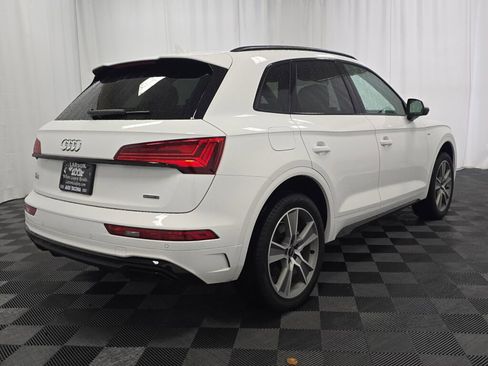 Certified 2025 Audi Q5 2.0T Premium w/ Convenience Plus Package image 6