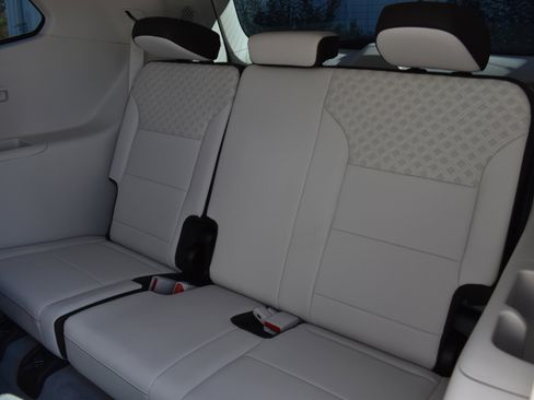 Used 2024 GMC Acadia Denali image 29