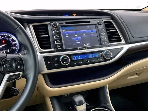 Used 2016 Toyota Highlander Limited image 9