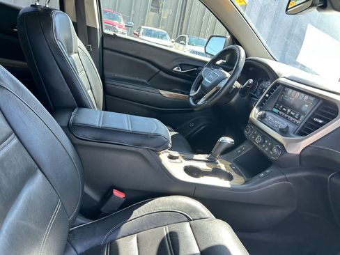 Used 2017 GMC Acadia Denali w/ Technology Package AWD/4WD image 11
