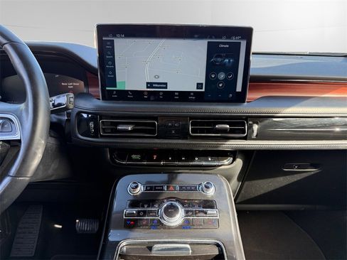 Used 2022 Lincoln Nautilus Reserve image 12