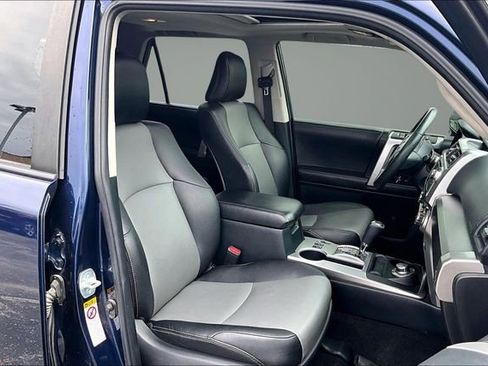 Used 2017 Toyota 4Runner SR5 Premium image 28