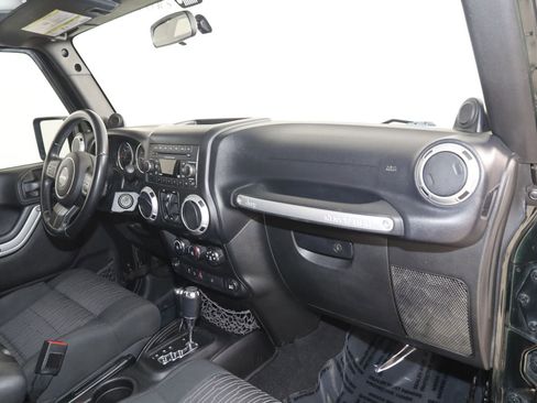Used 2012 Jeep Wrangler Unlimited Rubicon AWD/4WD image 31