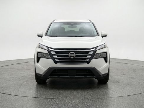 Used 2025 Nissan Rogue SV AWD/4WD image 2