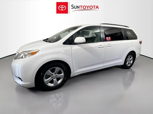 Used 2016 Toyota Sienna LE image 9