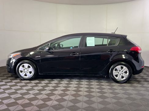 Used 2017 Kia Forte LX image 4