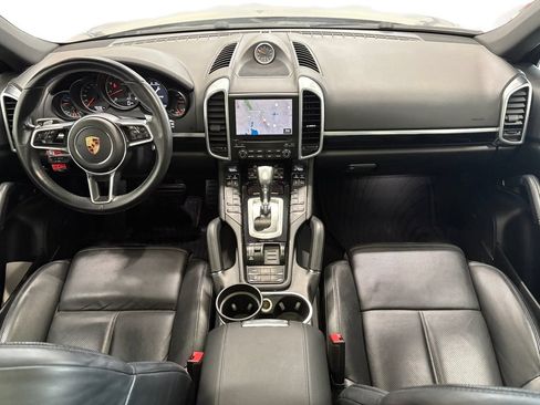 Used 2018 Porsche Cayenne AWD/4WD image 18