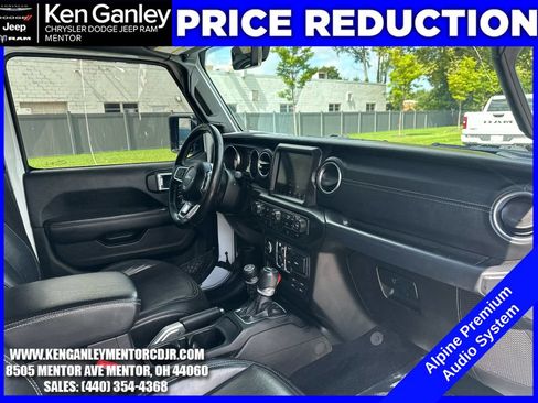 Used 2019 Jeep Wrangler Unlimited Sahara AWD/4WD image 25