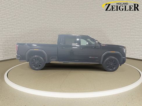 Used 2024 GMC Sierra 3500 AT4 w/ AT4 Premium Plus Package image 4