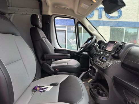 Used 2024 RAM ProMaster 2500 w/ Convenience Group FWD image 11