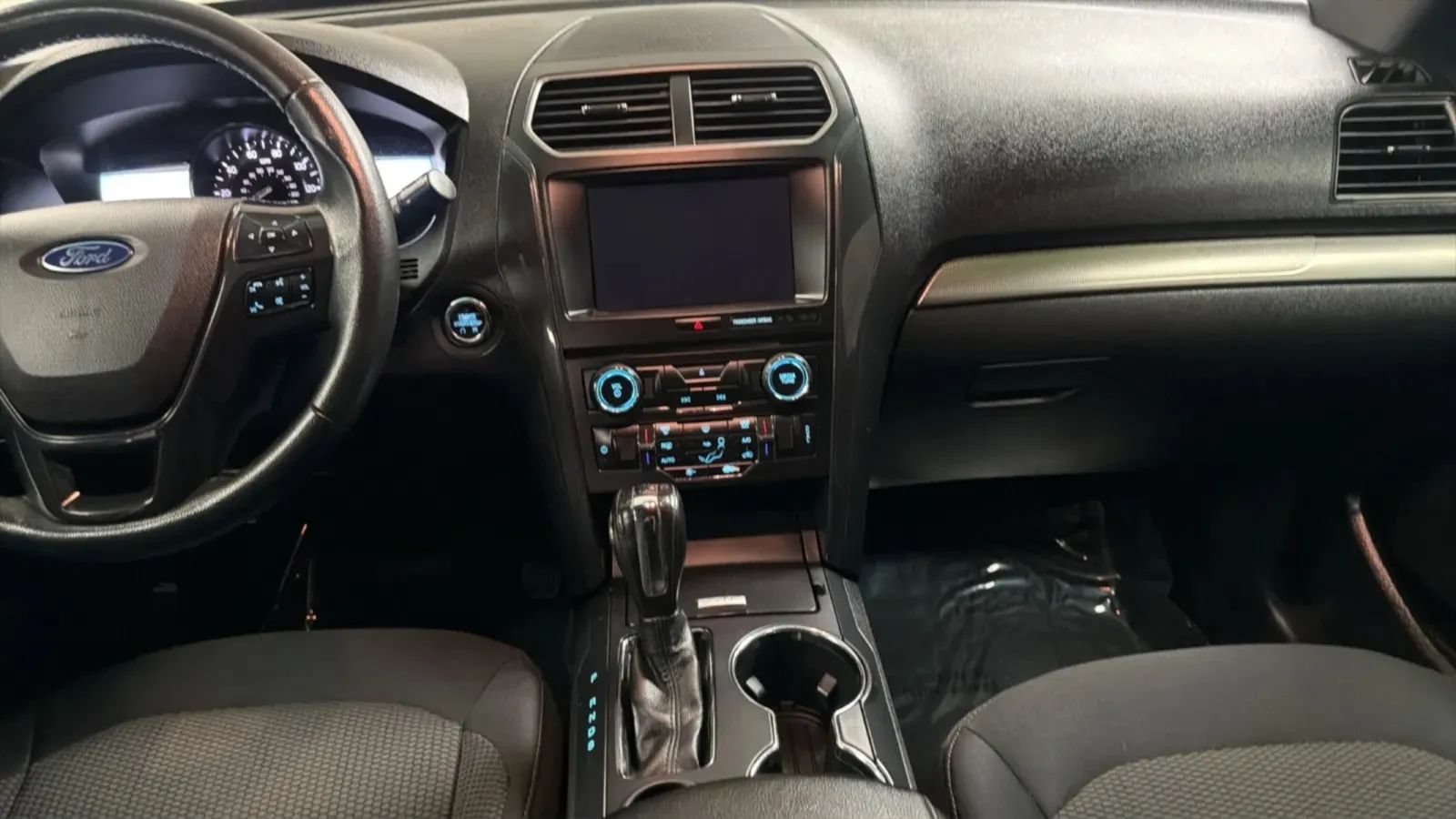 Used 2018 Ford Explorer XLT w/ Equipment Group 201A FWD image 16