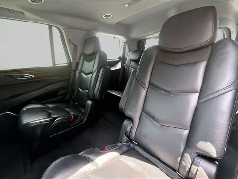 Used 2019 Cadillac Escalade Luxury AWD/4WD image 22