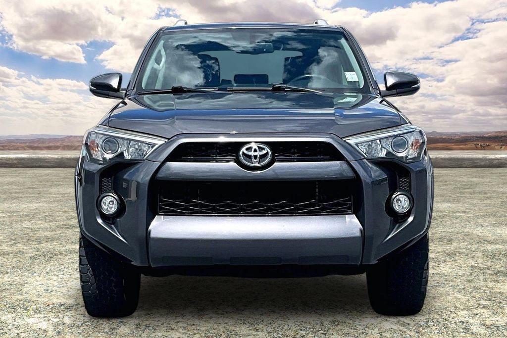 Used 2018 Toyota 4Runner SR5 Premium AWD/4WD image 2