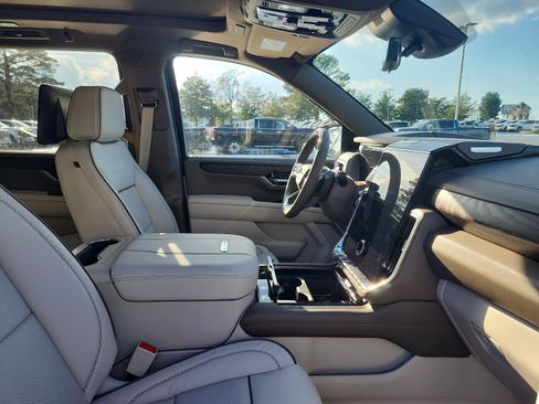 New 2026 GMC Yukon XL Denali w/ Denali Reserve Package image 6