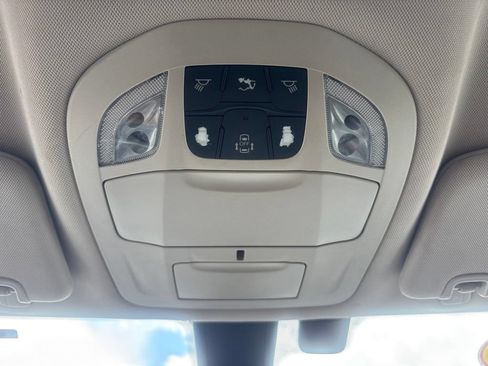 Used 2020 Chrysler Pacifica Touring-L FWD image 26