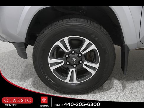 Used 2016 Toyota Tacoma TRD Sport w/ Towing Package AWD/4WD image 21