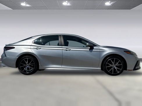 Used 2024 Toyota Camry SE FWD image 7