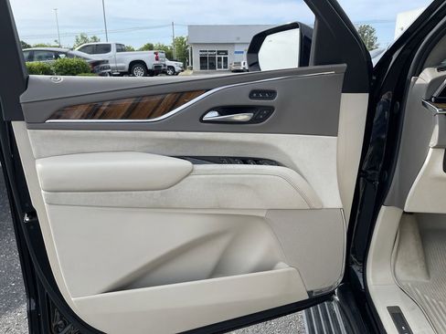 Used 2023 Cadillac Escalade ESV Sport Platinum w/ LPO, ONYX Package AWD/4WD image 23