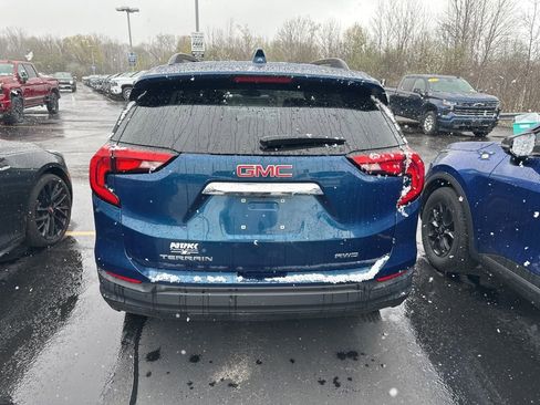 Used 2020 GMC Terrain SLE w/ Driver Convenience Package image 3