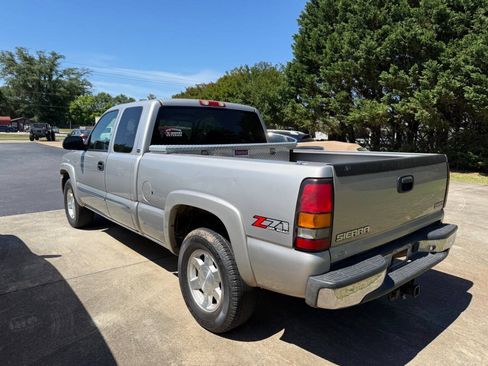 Used 2005 GMC Sierra 1500 SLE w/ Light Duty Power Package AWD/4WD image 2