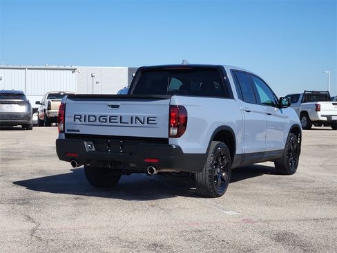 Used 2025 Honda Ridgeline Black Edition image 3